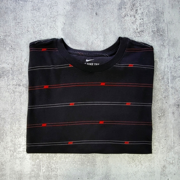 Nike T-Shirt - Picture 1 of 2